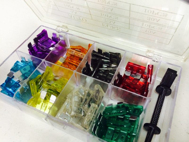 Fuses & Fuse Puller with Plastic Container 80 Count